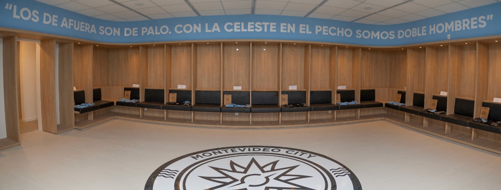 Salas de reuniones y vestuarios de jugadores